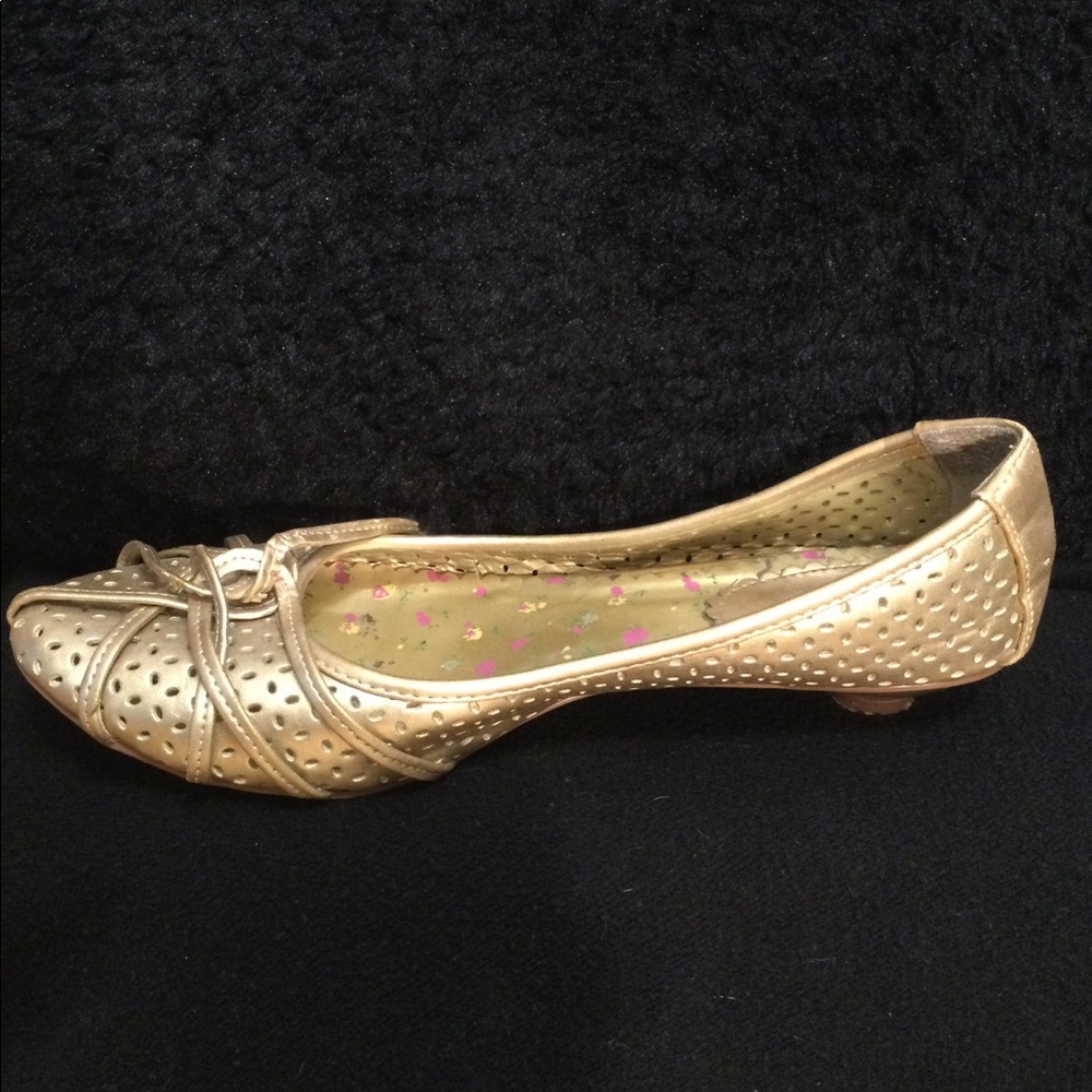 METALLIC GOLD PERFORATED LEATHER FLATS